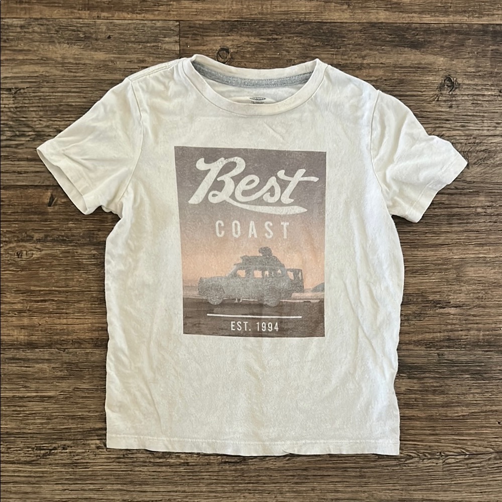 Old Navy White Short Sleeve Tee with Graphic Design